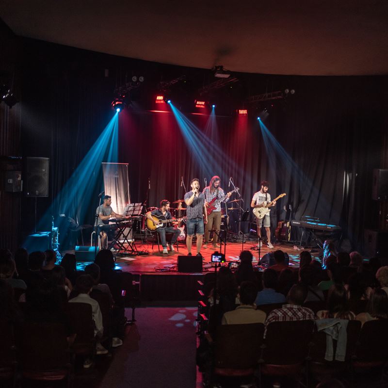 Show 2022 Duenex Academia